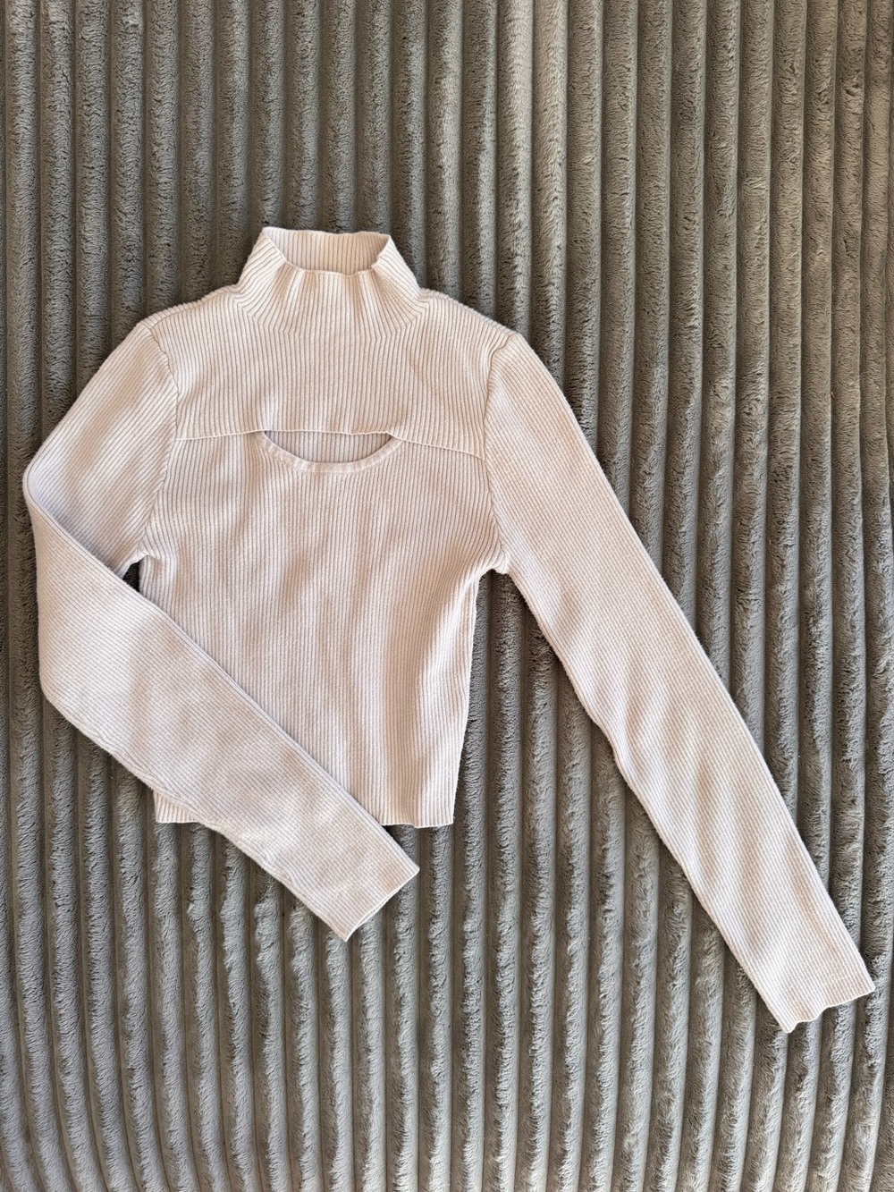 Kendall & Kylie Ribbed Mock Neck Sweater in Light Beige